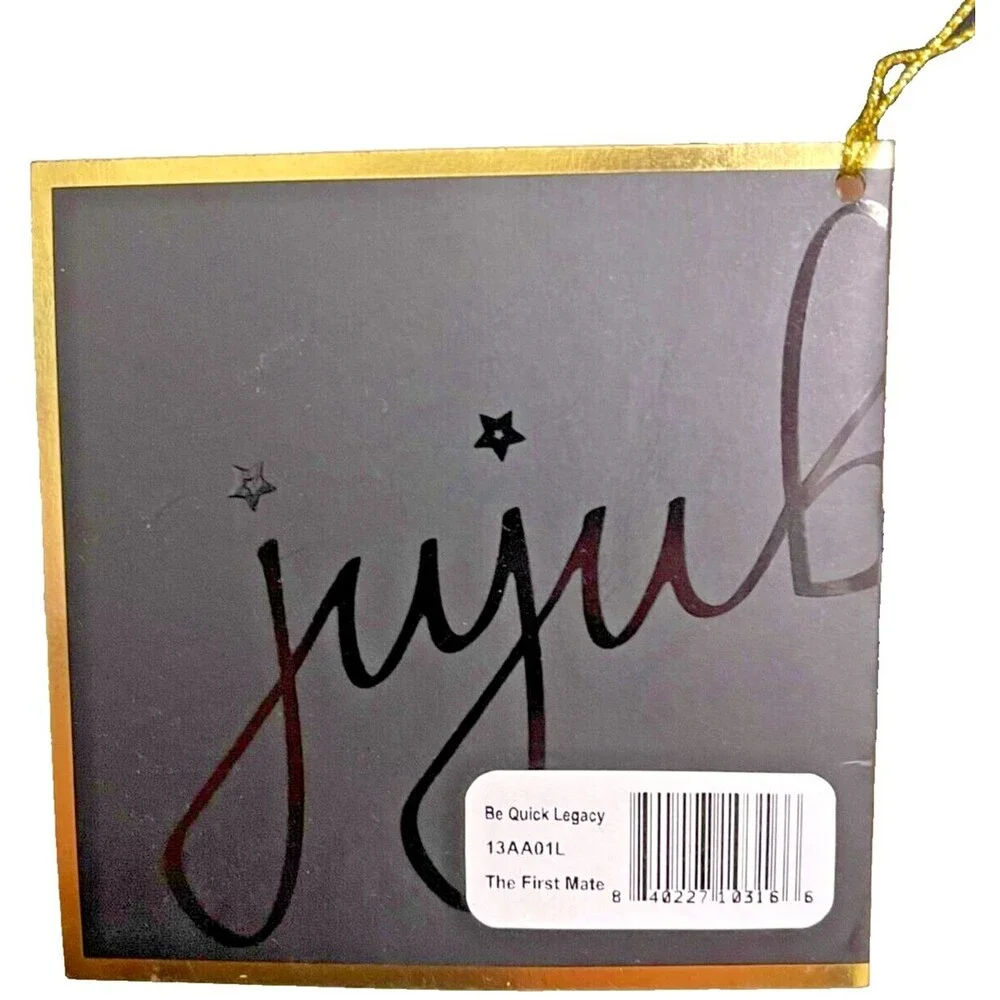 Ju-Ju-Be organize inside